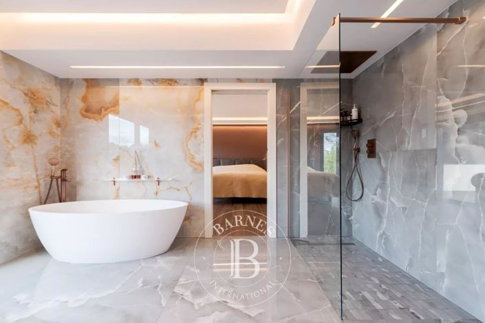 Image No.12-4 Bed House for sale