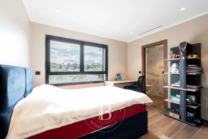 Image No.14-4 Bed House for sale