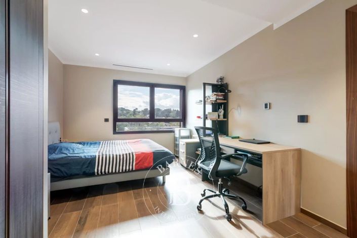 Image No.16-4 Bed House for sale