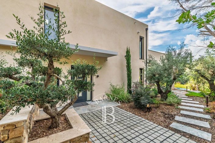 Image No.4-4 Bed House for sale