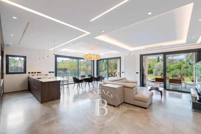 Image No.5-4 Bed House for sale