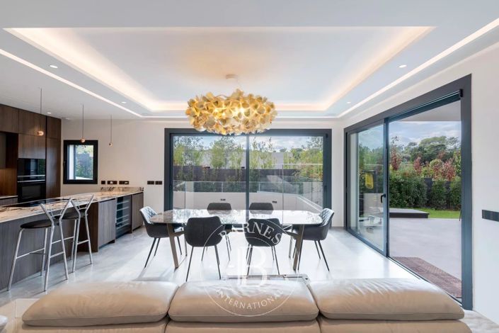 Image No.6-4 Bed House for sale