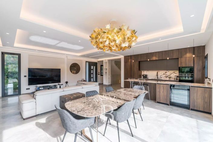 Image No.7-4 Bed House for sale