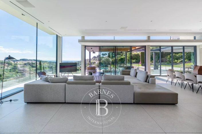 Image No.12-6 Bed House for sale