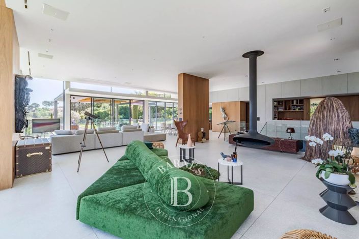 Image No.14-6 Bed House for sale