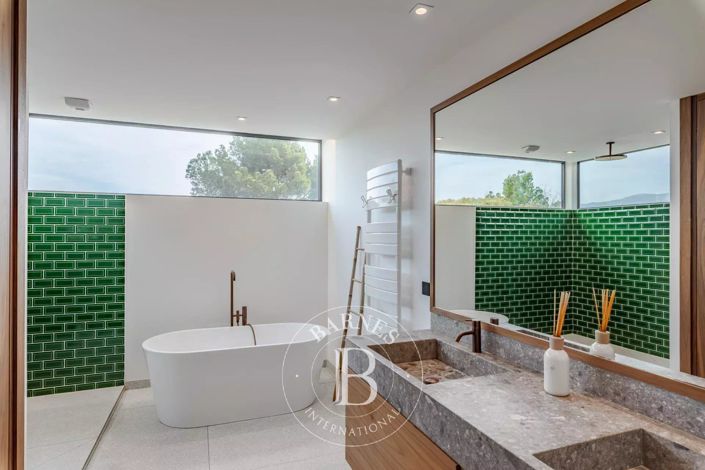 Image No.19-6 Bed House for sale