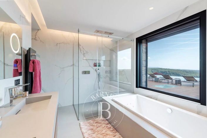 Image No.17-5 Bed House for sale