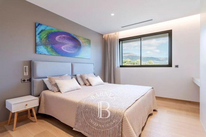 Image No.27-5 Bed House for sale