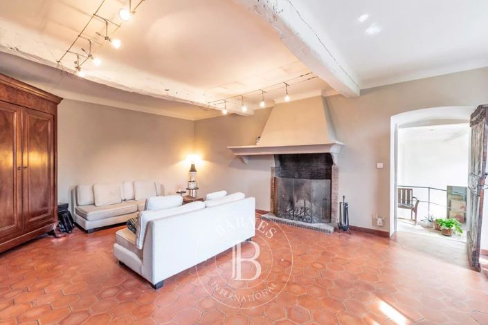 Image No.7-5 Bed House for sale