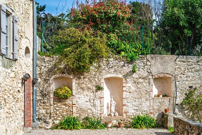 Image No.8-5 Bed House for sale