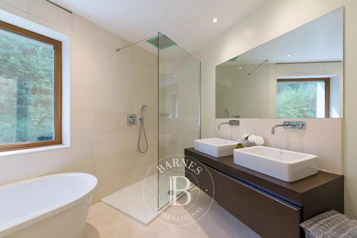 Image No.13-7 Bed House for sale