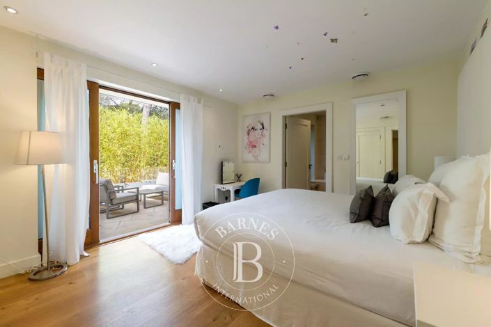 Image No.14-7 Bed House for sale