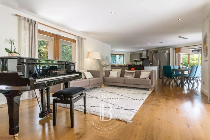 Image No.7-7 Bed House for sale