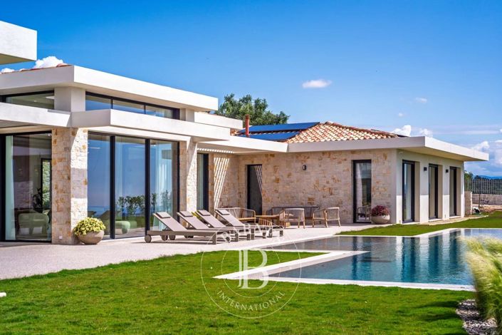 Image No.1-7 Bed House for sale