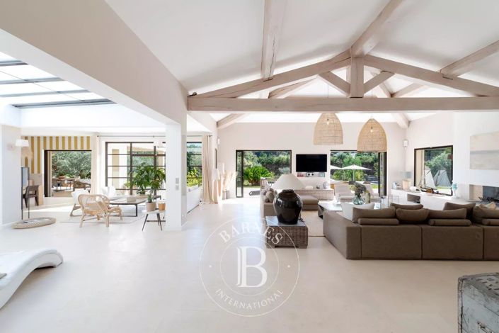 Image No.12-8 Bed House for sale