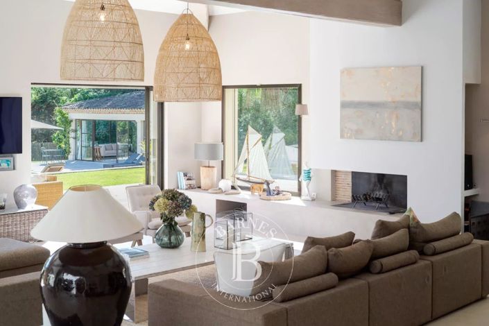 Image No.13-8 Bed House for sale