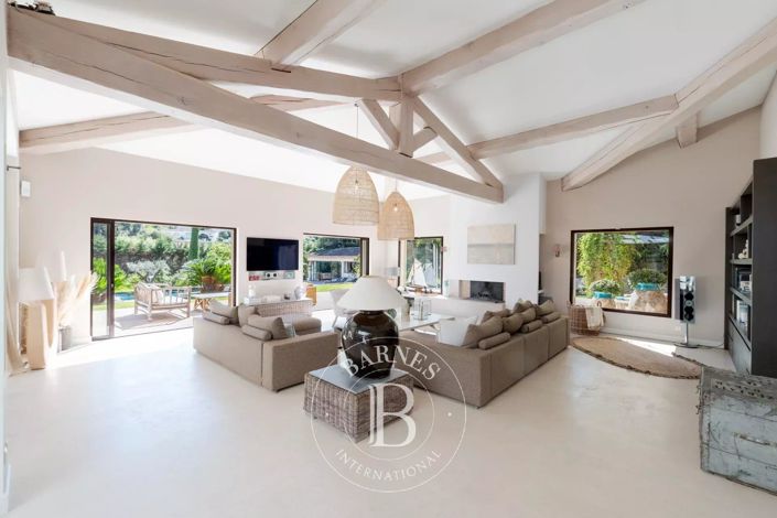 Image No.14-8 Bed House for sale