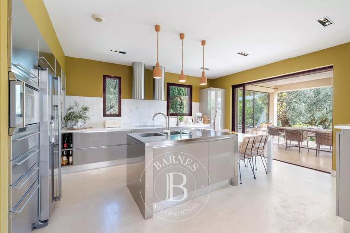 Image No.17-8 Bed House for sale