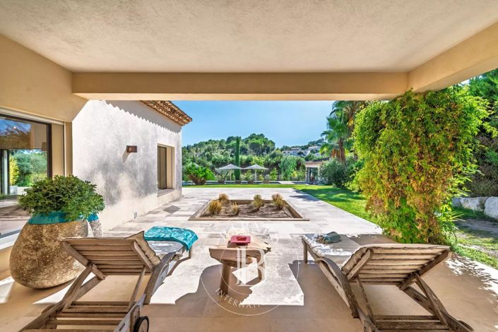 Image No.21-8 Bed House for sale