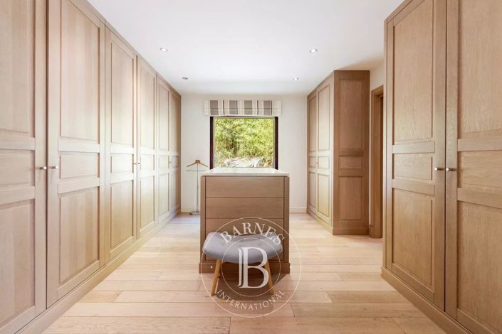 Image No.22-8 Bed House for sale