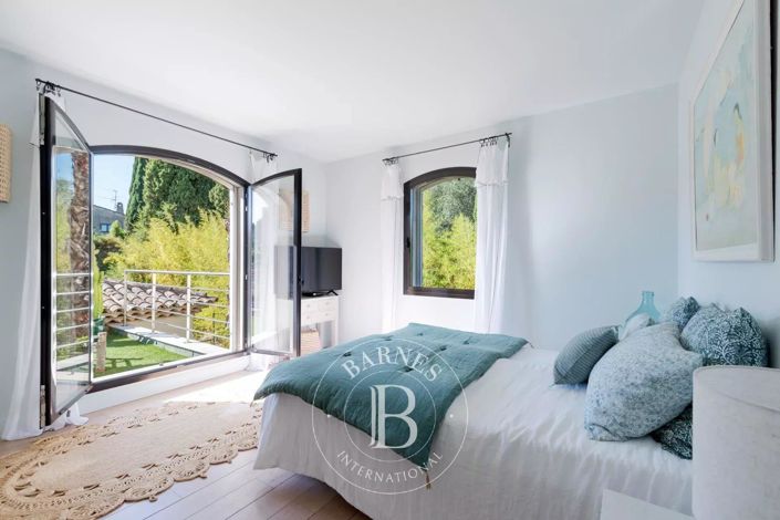 Image No.25-8 Bed House for sale