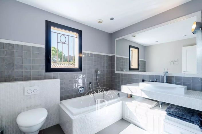 Image No.27-8 Bed House for sale