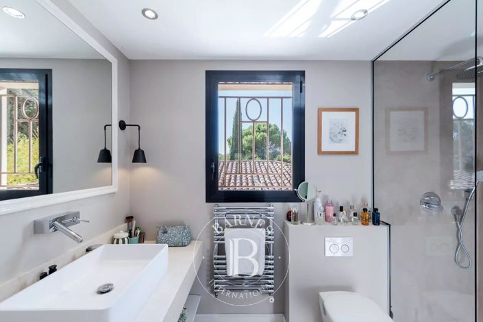 Image No.28-8 Bed House for sale