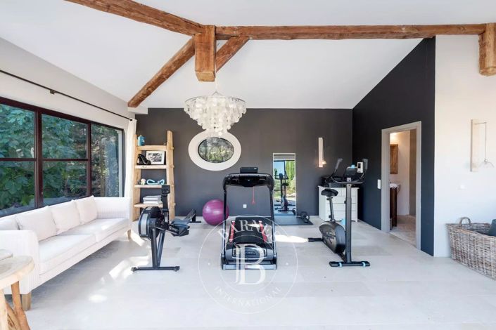 Image No.29-8 Bed House for sale