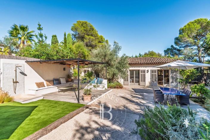 Image No.30-8 Bed House for sale