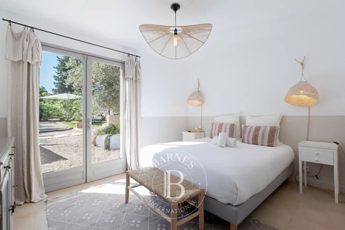 Image No.32-8 Bed House for sale