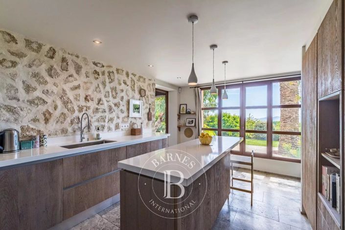 Image No.19-5 Bed House for sale