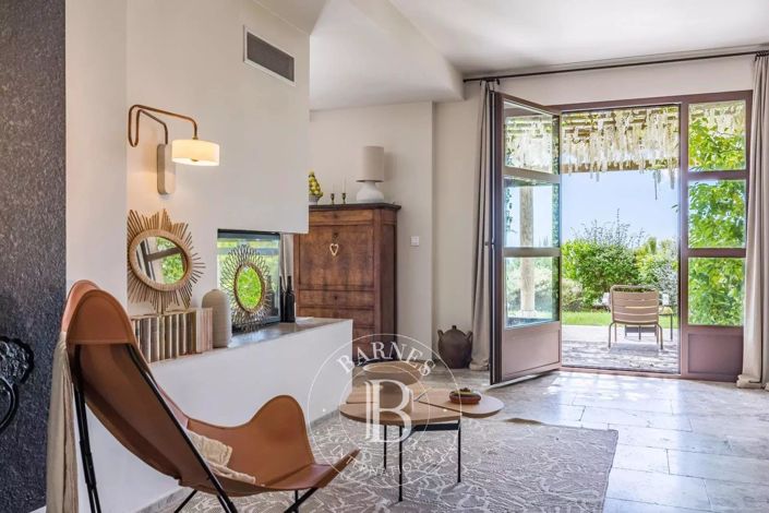 Image No.3-5 Bed House for sale