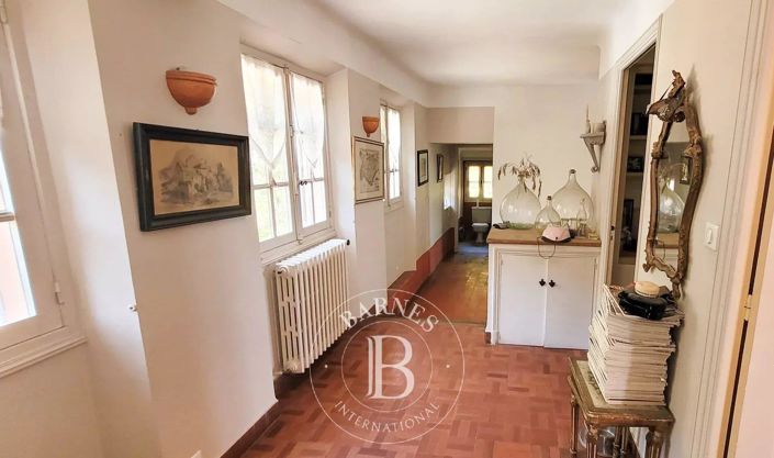 Image No.7-5 Bed House for sale