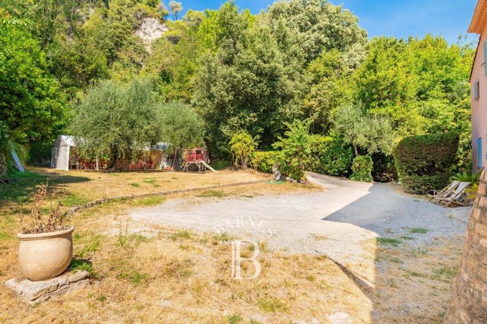 Image No.8-5 Bed House for sale