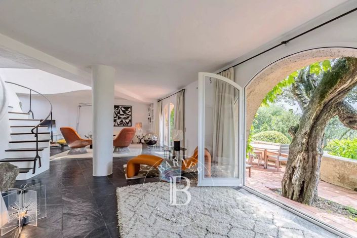 Image No.9-4 Bed House for sale