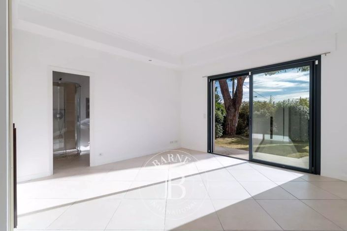 Image No.13-3 Bed House for sale