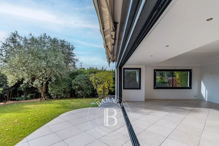 Image No.18-3 Bed House for sale