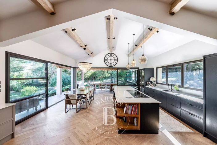 Image No.11-5 Bed House for sale