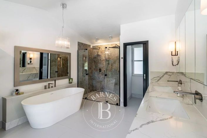 Image No.14-5 Bed House for sale