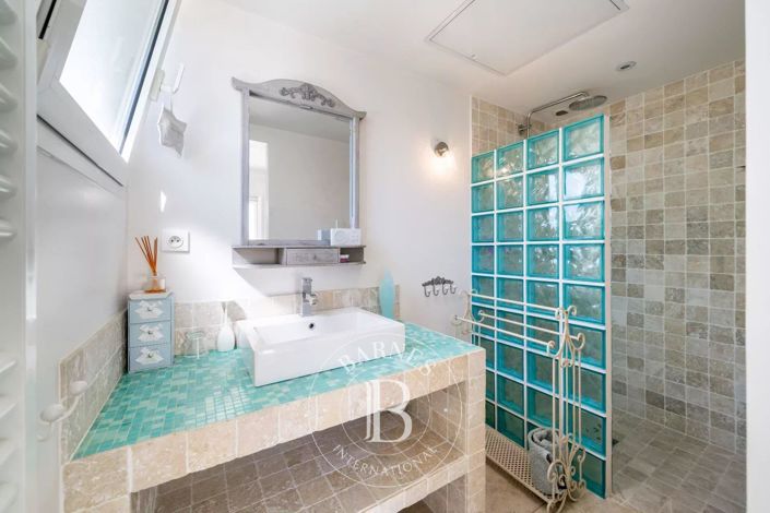 Image No.17-5 Bed House for sale