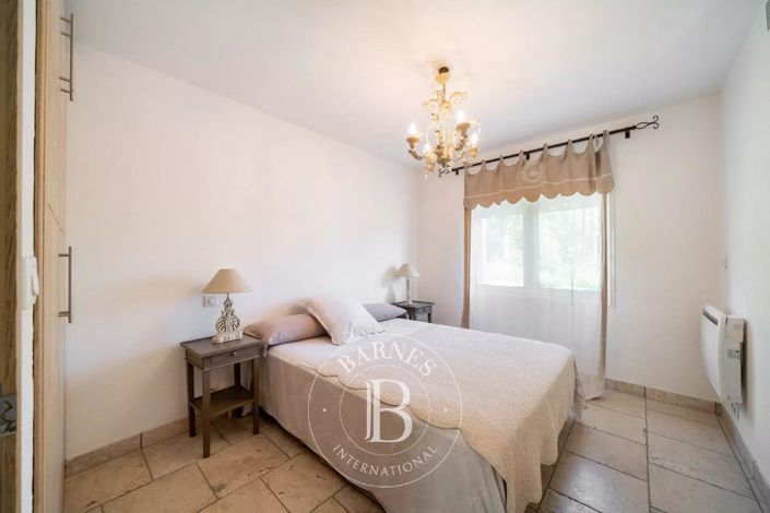 Image No.18-5 Bed House for sale