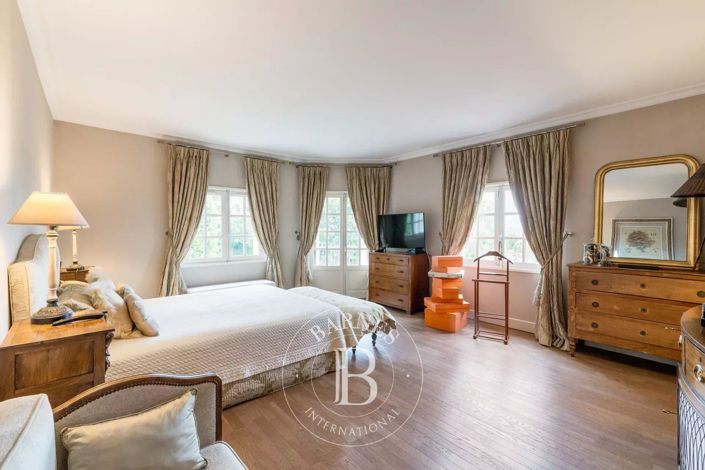 Image No.13-5 Bed House for sale