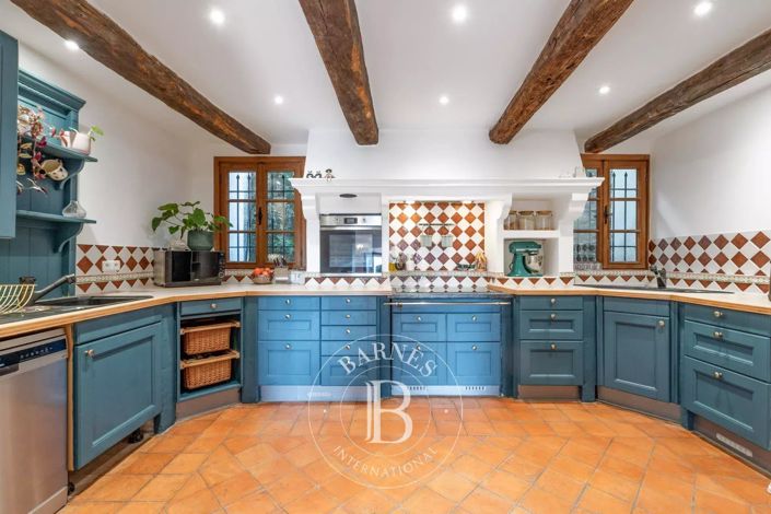 Image No.12-8 Bed House for sale