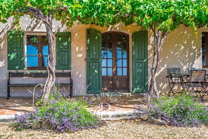 Image No.6-8 Bed House for sale