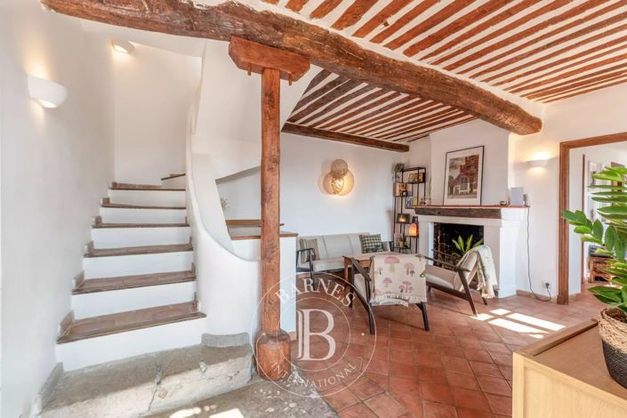 Image No.6-8 Bed House for sale