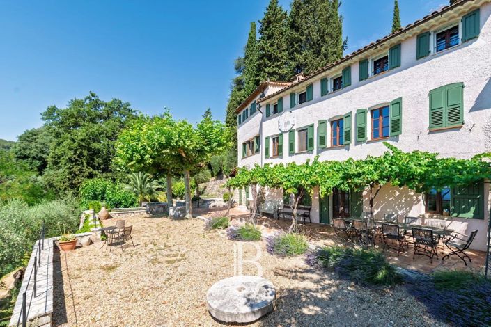 Image No.8-8 Bed House for sale