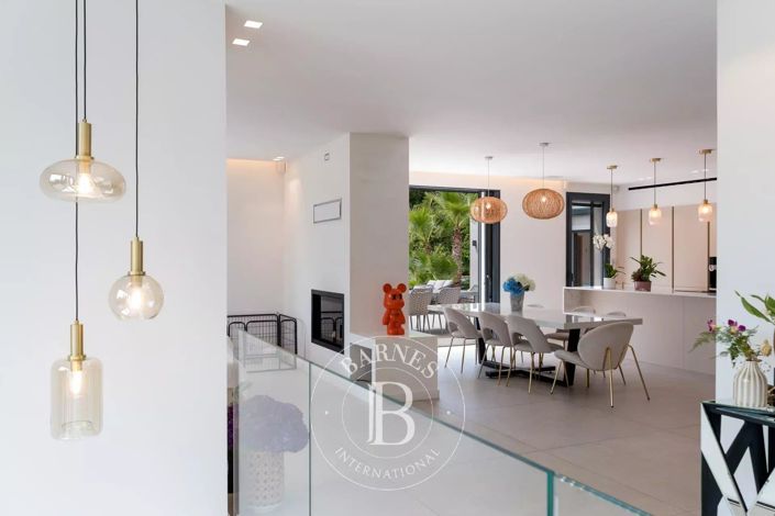 Image No.10-6 Bed House for sale