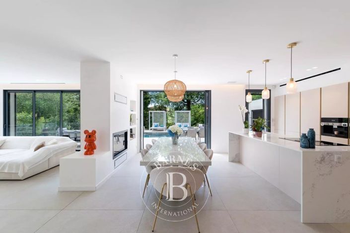 Image No.11-6 Bed House for sale