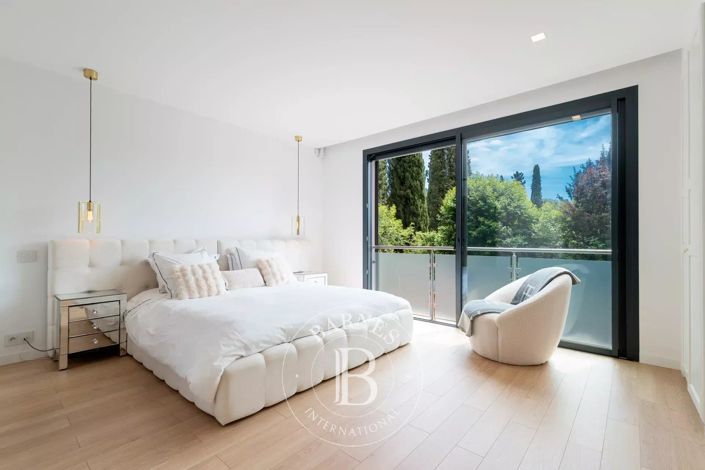 Image No.14-6 Bed House for sale