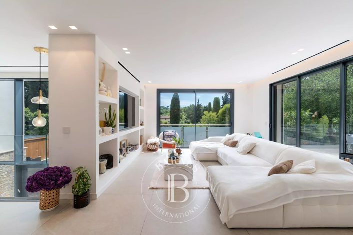 Image No.6-6 Bed House for sale